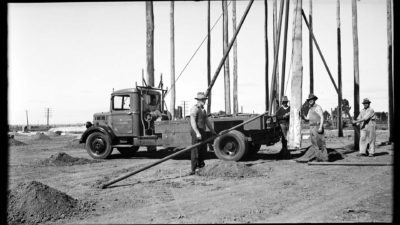 Erecting Poles1941 Rgb 72lpi