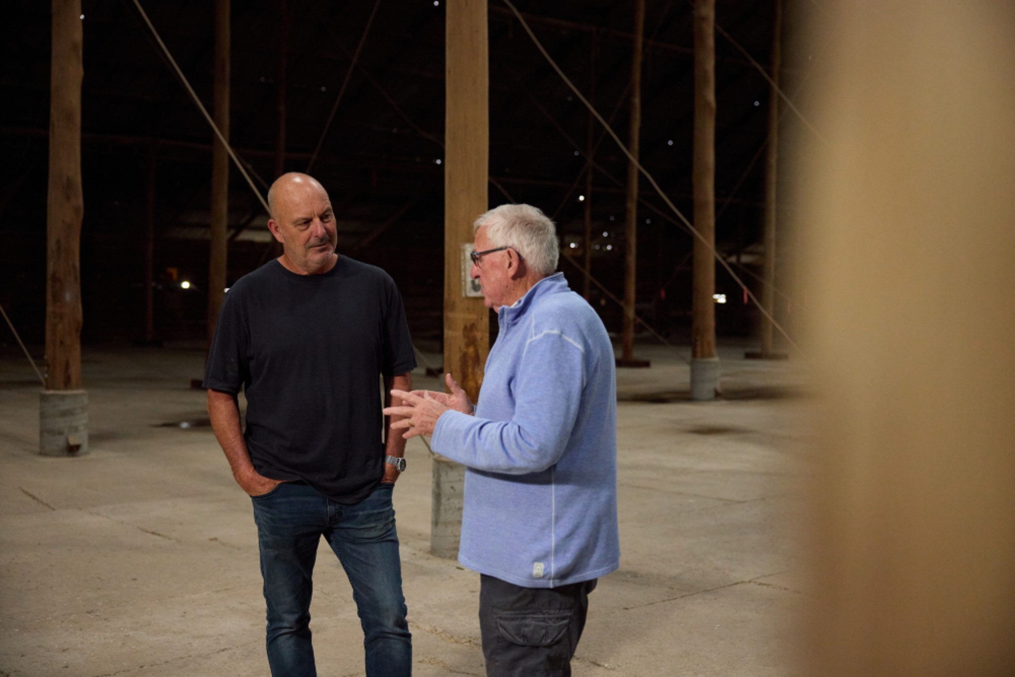 Andrew Daddo (l) talks to David Grigg.